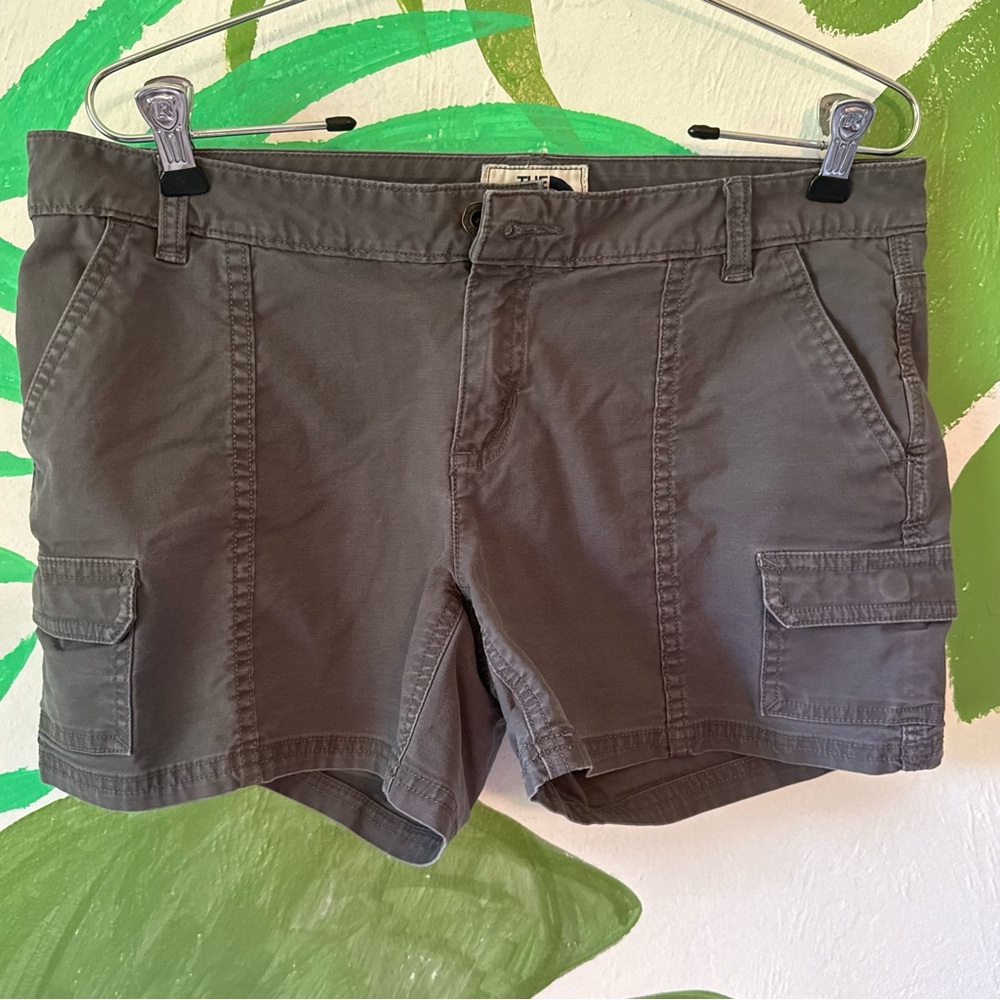 The North Face Women's Cargo Shorts - Olive